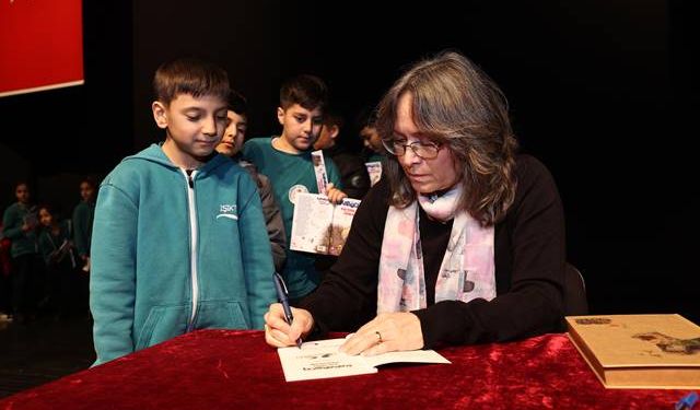 Nilüfer'de Çocuklarla Keyifli Bir Söyleşi: Yazar Niran Elçi Karaböcü'yü Anlattı