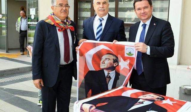 Osmangazi, İlçesi Ata posterleri ile donatılıyor
